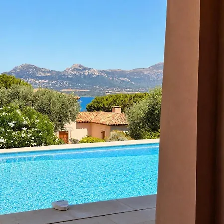 Panorama Unique Sur La Baie De Villa